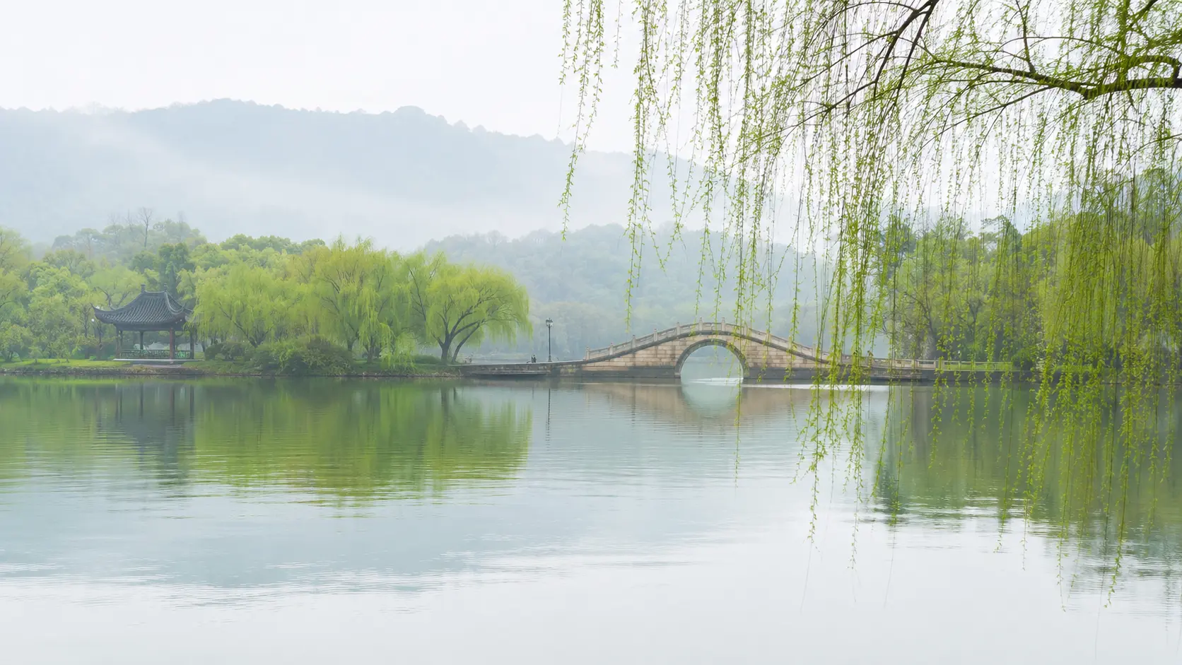 West Lake in Hangzhou on a misty morning